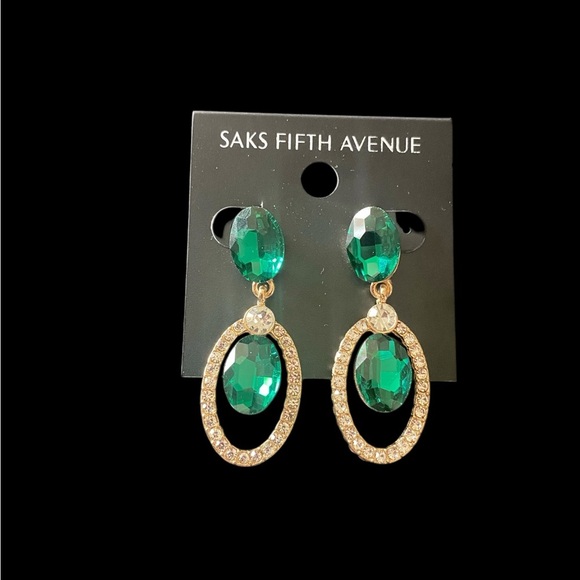NWT-SAKS FIFTH AVENUE-STUNNING GOLD TONE AND EMERALD GREEN EARRINGS - Picture 1 of 2